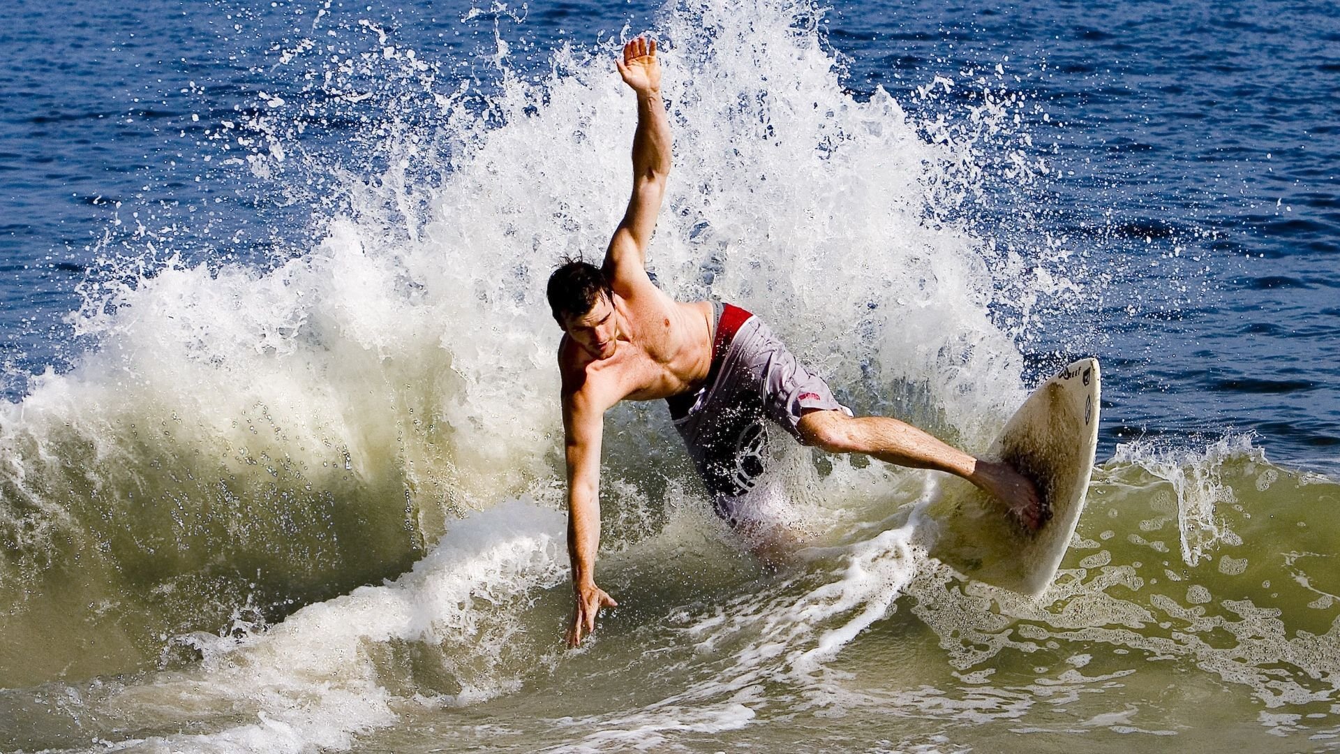 潘展乐再创亚洲纪录!世锦赛200米自由泳摘银,中国游泳新星闪耀国际舞台