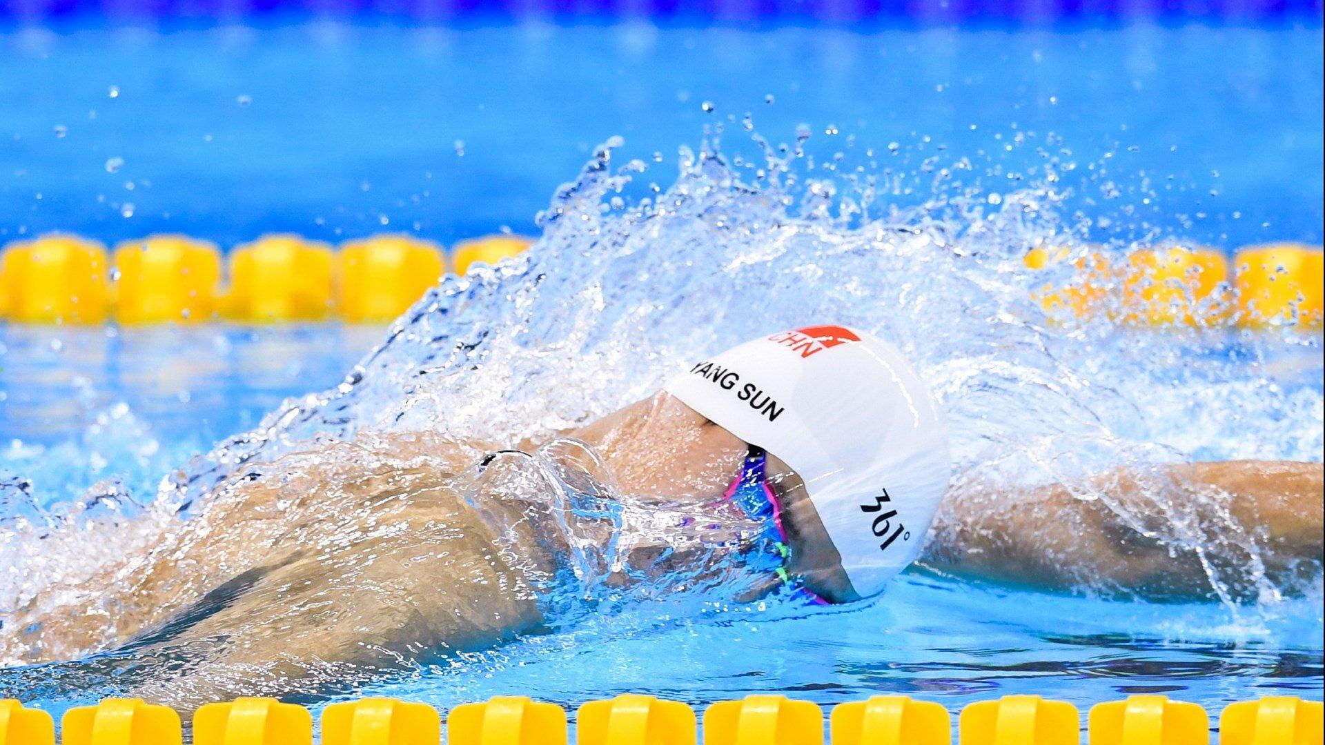 国际足联开出重磅罚单!多名球员因违规遭禁赛,涉事俱乐部面临严厉处罚